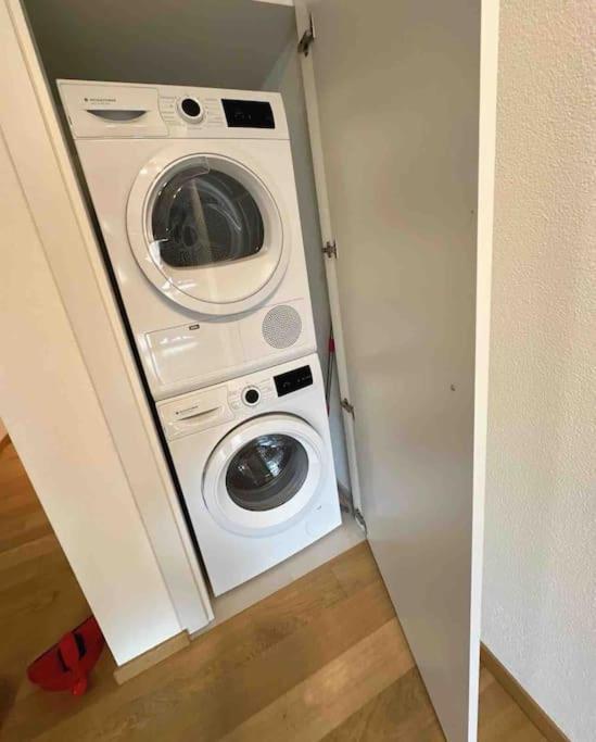 Neubau In Zuerich Oerlikon Apartment Luaran gambar